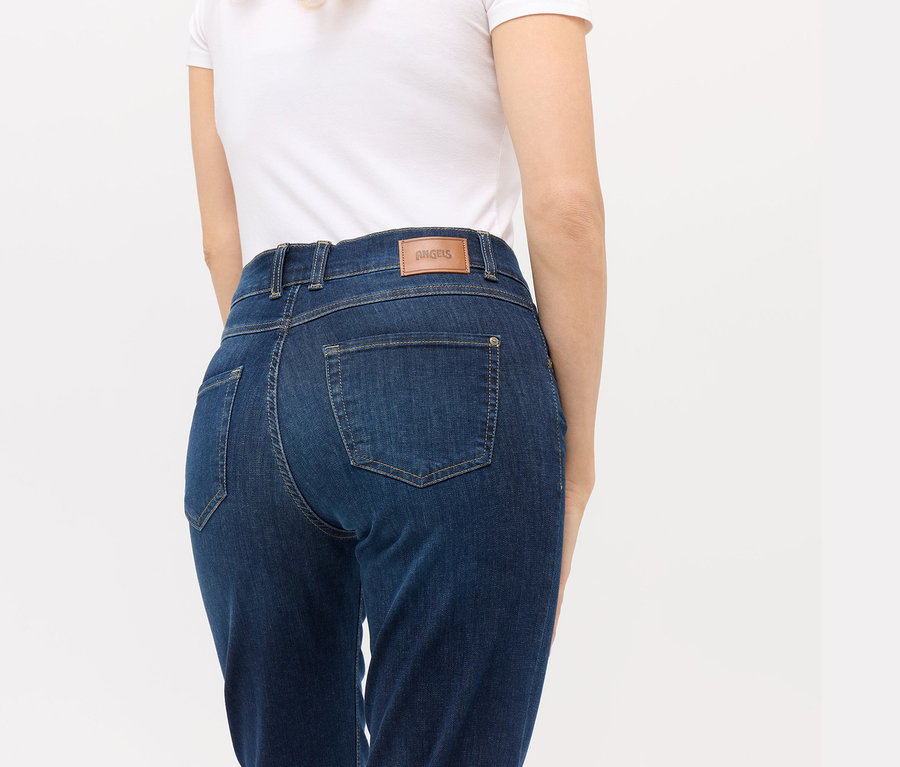 Rückansicht einer Frau mit Angels Jeans »Lara« Straight Fit, dark blue.