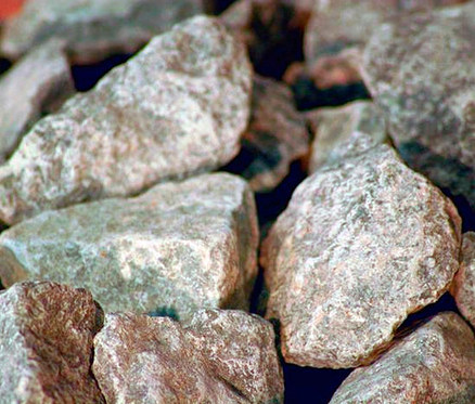 Nahaufnahme von Saunasteinen für Karibu Sauna »Scarlett Plus«, Bio.