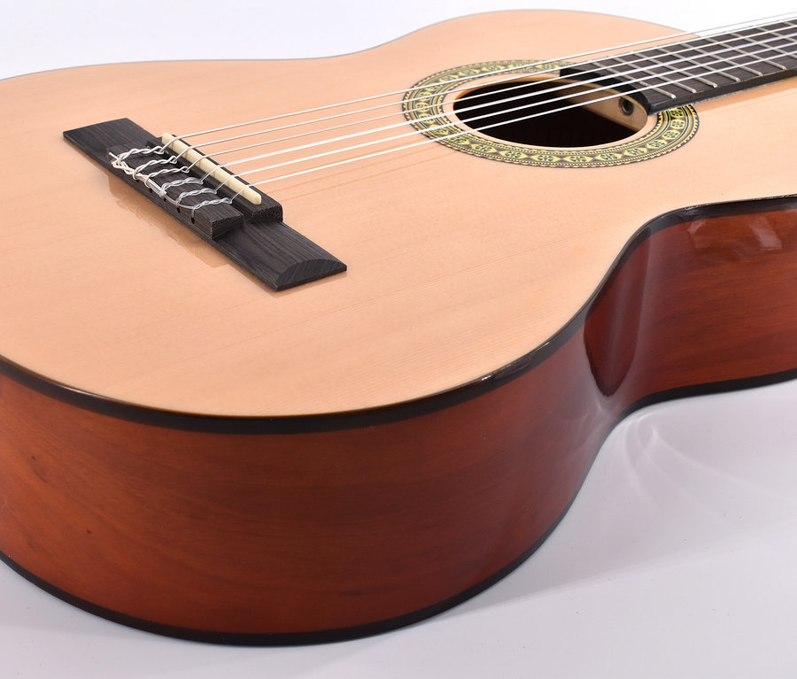 Detail einer Voggenreiter Kindergitarre, 3/4 Größe.