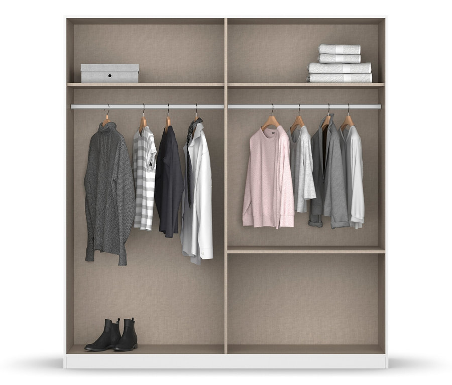 Innenansicht eines offenen, 4-türigen Rauch Drehtürenschranks »Joel« mit Kleidung und Schuhen.