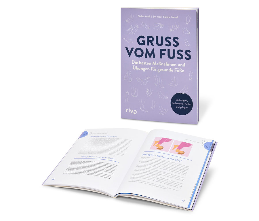 Aufgeschlagenes Buch neben Buch 'Gruß vom Fuß'.