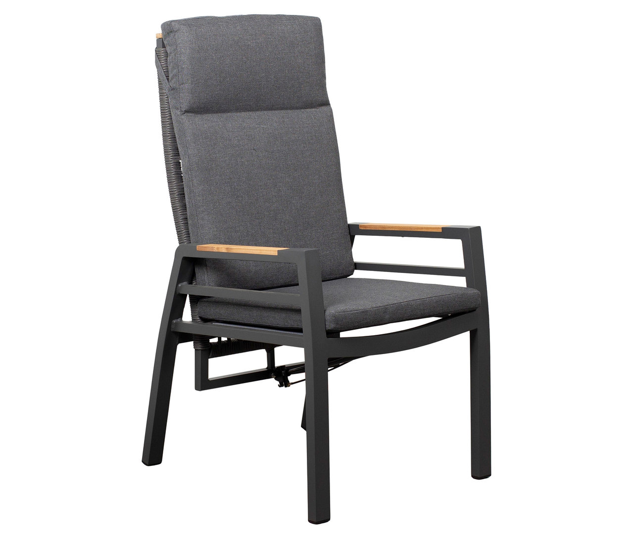Ein grauer Gartenstuhl mit Armlehnen aus Holz.