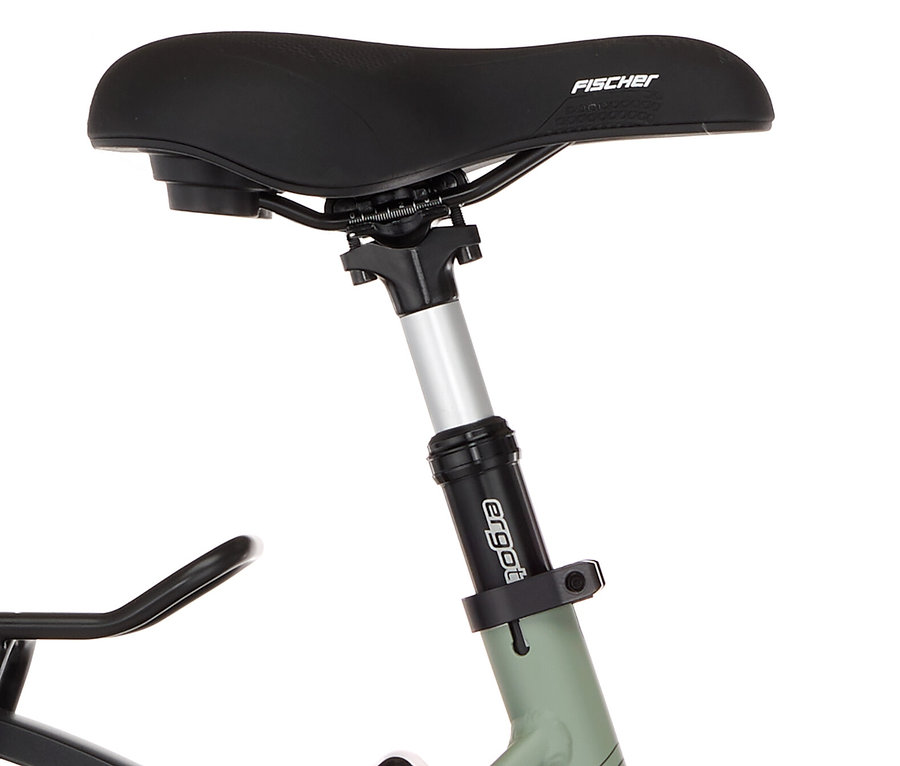 Nahaufnahme eines Fahrradsattels Fischer CITA 2403 CB, 50 cm, mit schwarzem Bezug und silberner Stange.