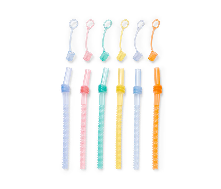 Kinderbecher-Set mit farbigen Strohhalmen und Deckeln.