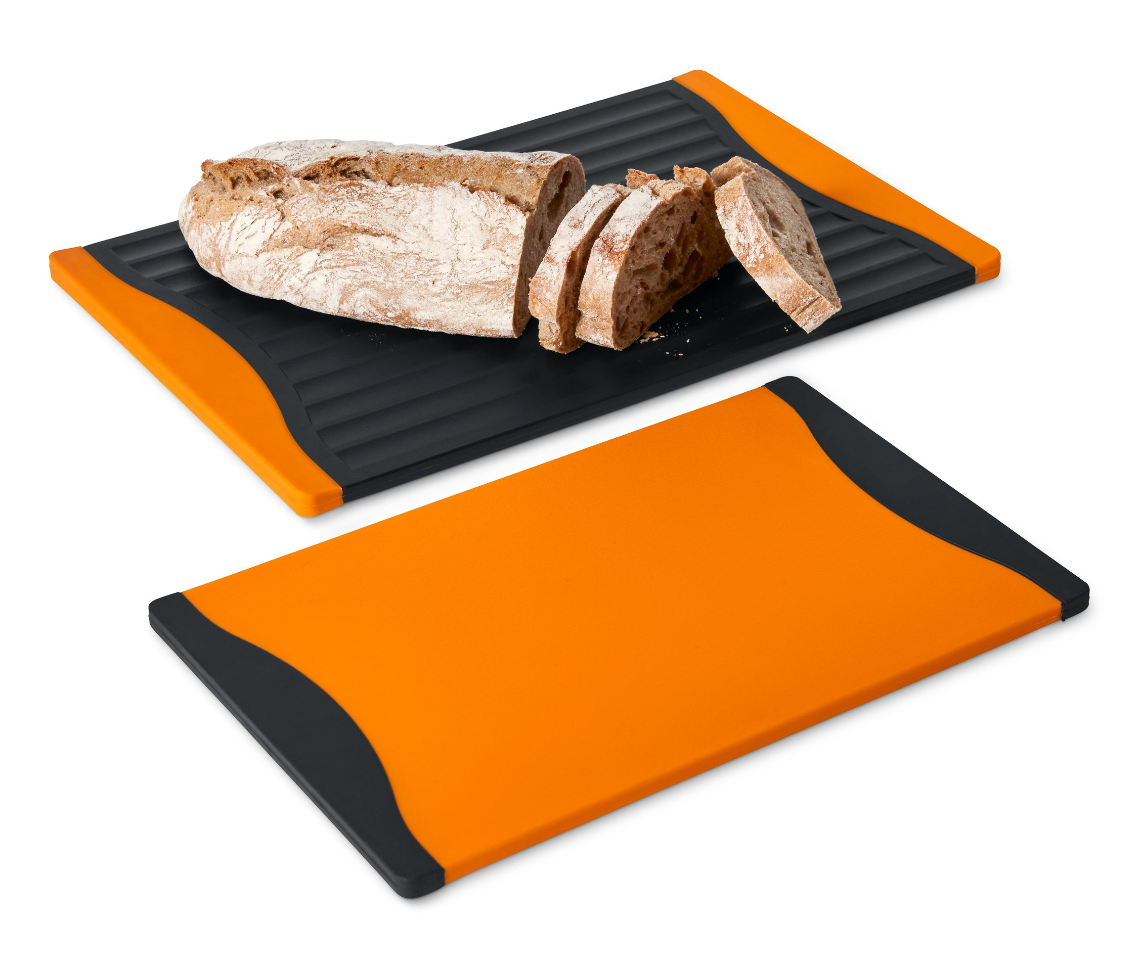 Brot geschnitten auf 2 Schneidebretter.