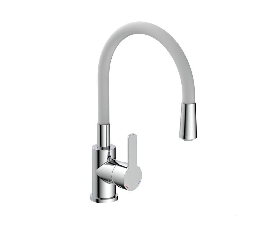 Verchromte Spültischarmatur mit grauem Flexo-Schlauch.