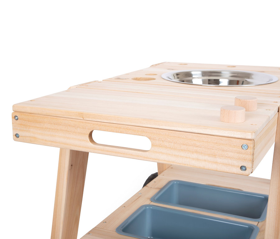 Detail einer small foot Matschküche kompakt.