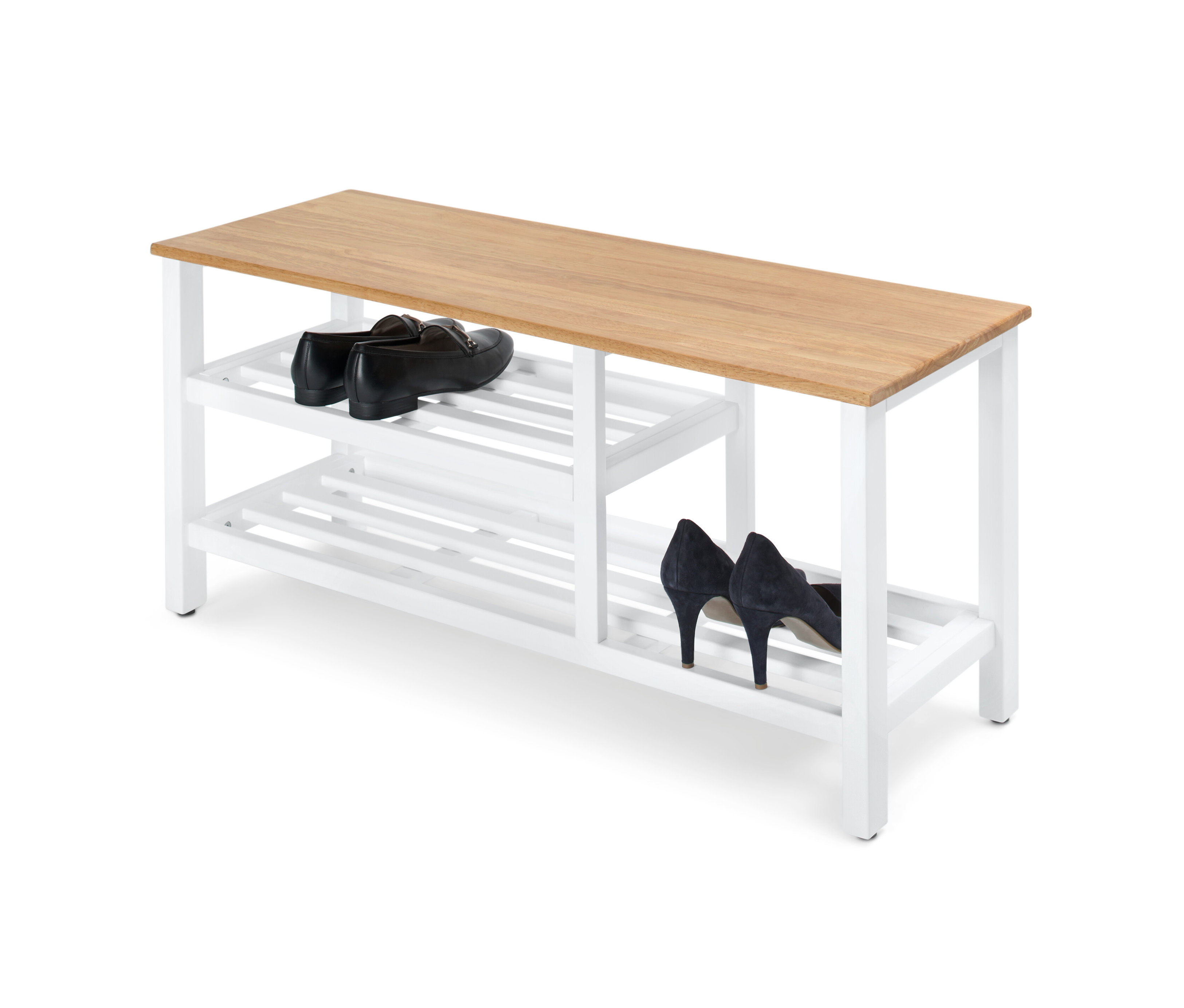 Schuhbank mit offenem Schuhfach, Massivholz. Auf der Bank stehen Schuhe.