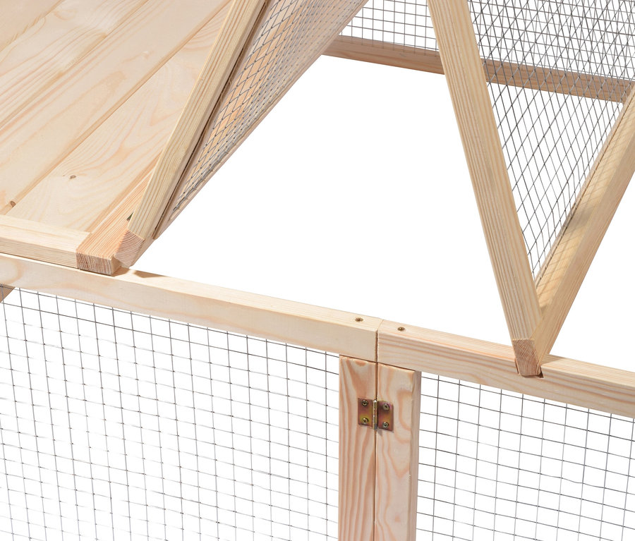 Detailansicht des oberen Teils eines Dobar Freilaufgeheges mit Drahtgeflecht.