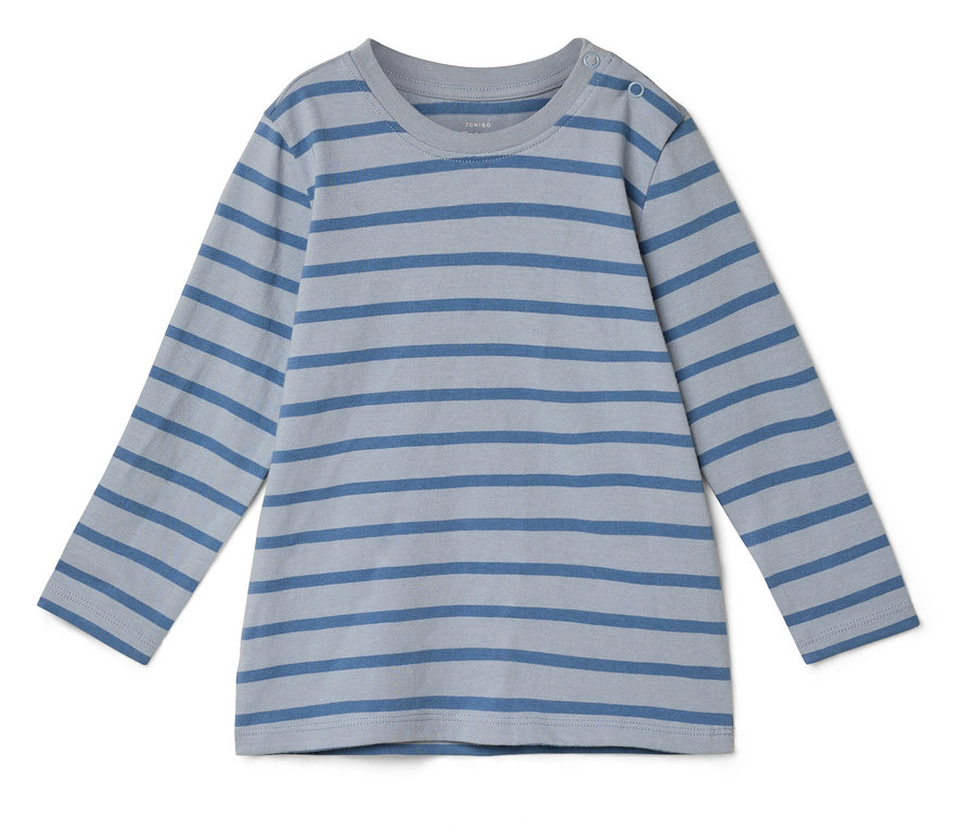 Blau gestreiftes Langarmshirt auf weißem Grund.