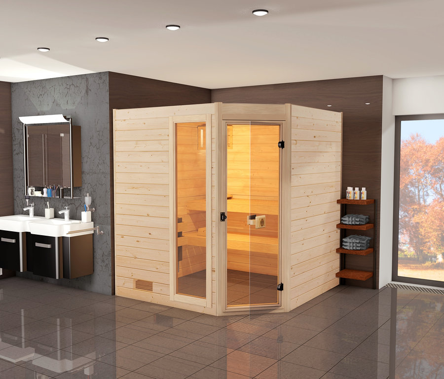 Eine WEKA Massivholz-Liegesauna mit Eckeinstieg, ca. 189 x 189 cm, steht in einem Badezimmer. Neben der Sauna befindet sich ein Waschbecken mit Spiegel und ein Regal mit Handtüchern.