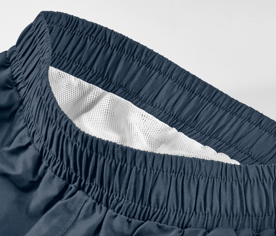 Detailaufnahme von Kinder-Boardshorts, maritim.