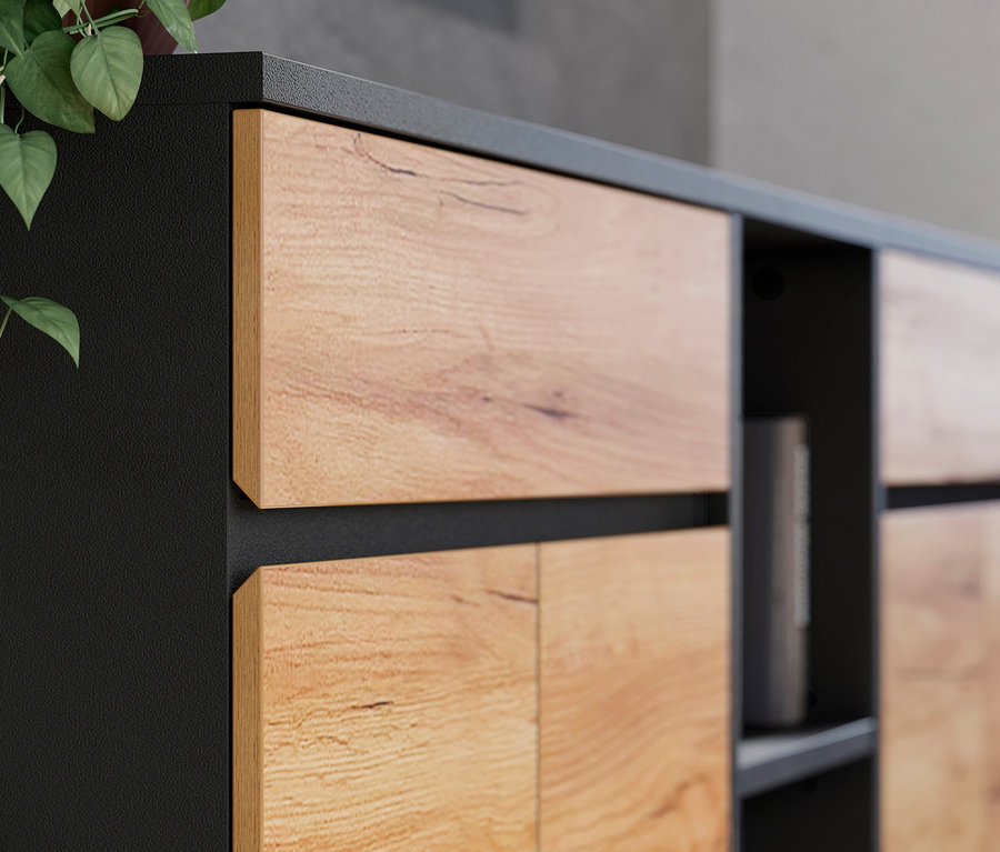 Detailaufnahme eines Aktenschranks »Lissabon« mit Holztüren und schwarzem Rahmen.