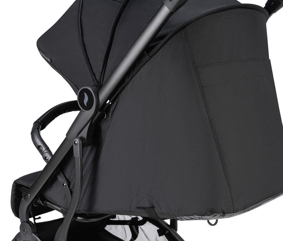 Nahaufnahme von einem schwarzen Osann Sportwagen »Vegas«.