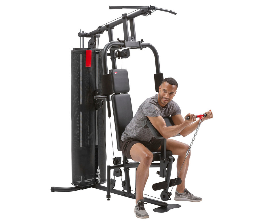 Mann trainiert an Christopeit Kraftstation »SP 2000«.