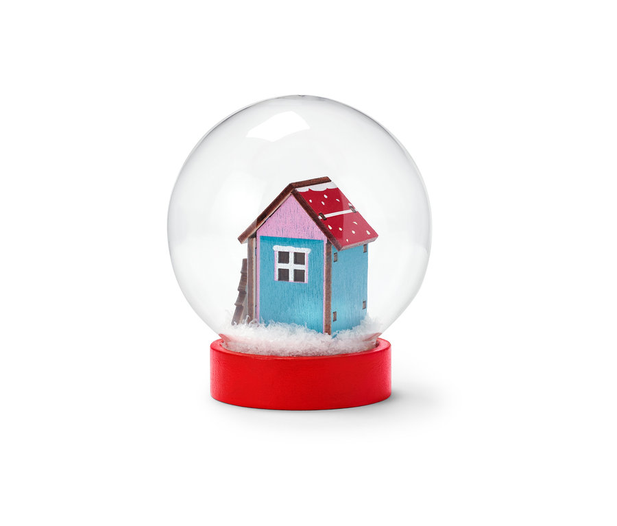 LED-Schneekugel mit blauem Haus.