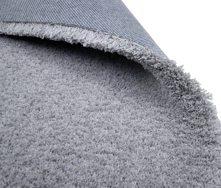 Nahaufnahme eines hellgrauen Teppichs »Pleasure« mit den Maßen 80 x 150 cm, 120 x 170 cm, 160 x 230 cm oder 200 x 290 cm.