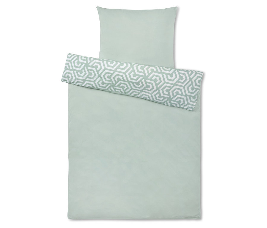 Ein hellgrünes Bettwäsche-Set mit geometrischem Muster, bestehend aus einem Kissenbezug und einem Bettbezug.