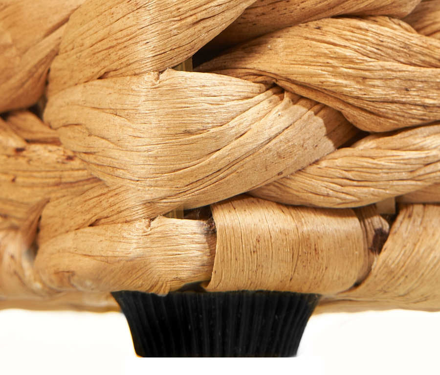 Detailaufnahme eines beigen 3er-Pflanzkastens, ca. 77 x 28 x 28 cm.