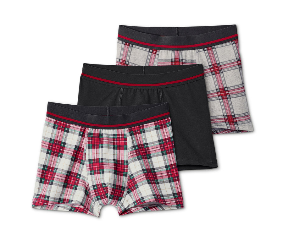 Drei Slipboxer: eine weiß mit rot-grünem Karomuster, eine schwarz, eine grau mit rot-weißem Karomuster.