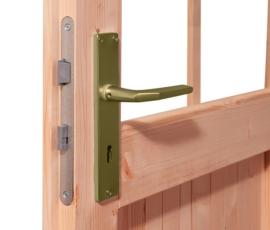 Nahaufnahme einer Holztür mit Griff und Schloss.