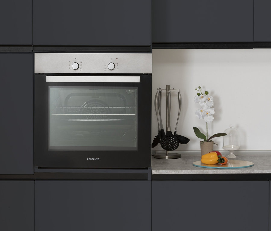 Respekta Einbaubackofen AB 120-33 in grauer Küche.