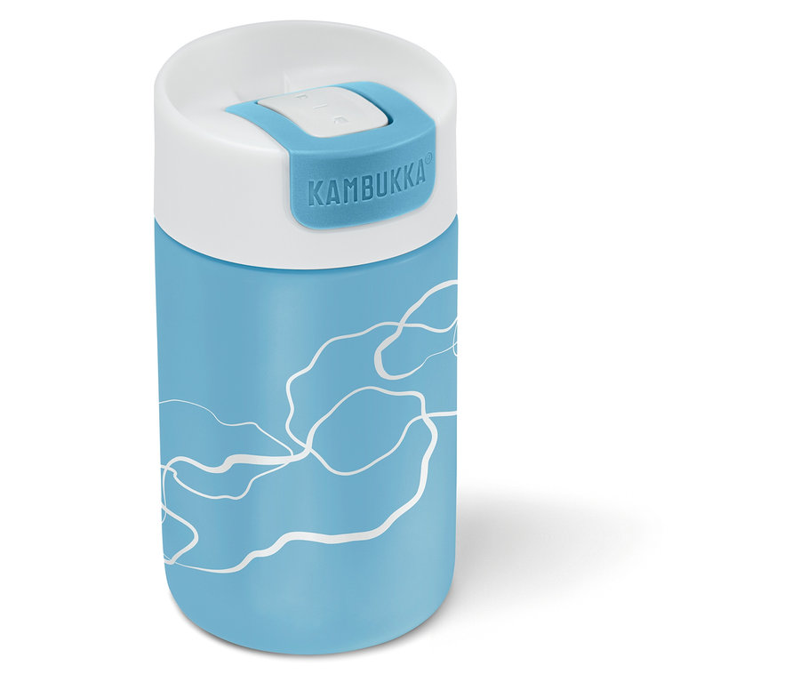 Blauer Kambukka To-Go-Becher X Pantone.