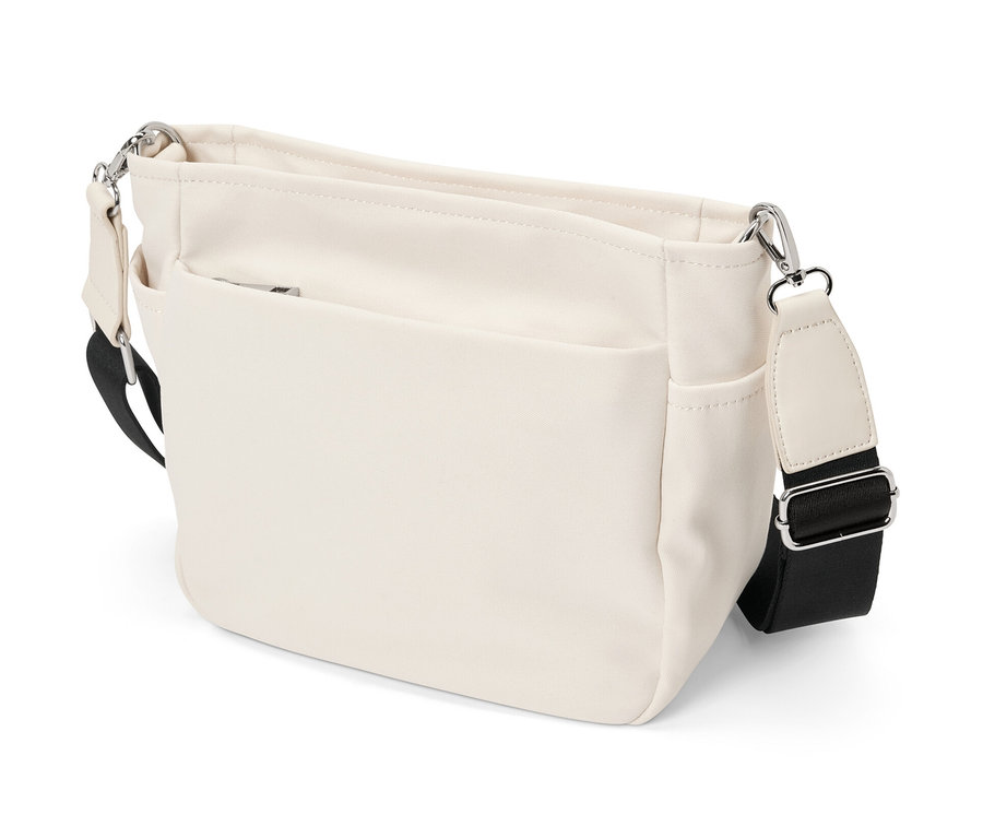 Eine cremefarbene Canvas-Umhängetasche mit schwarzem Riemen.