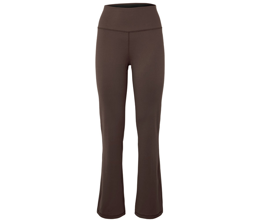 Braune Yoga-Hose mit hohem Bund.