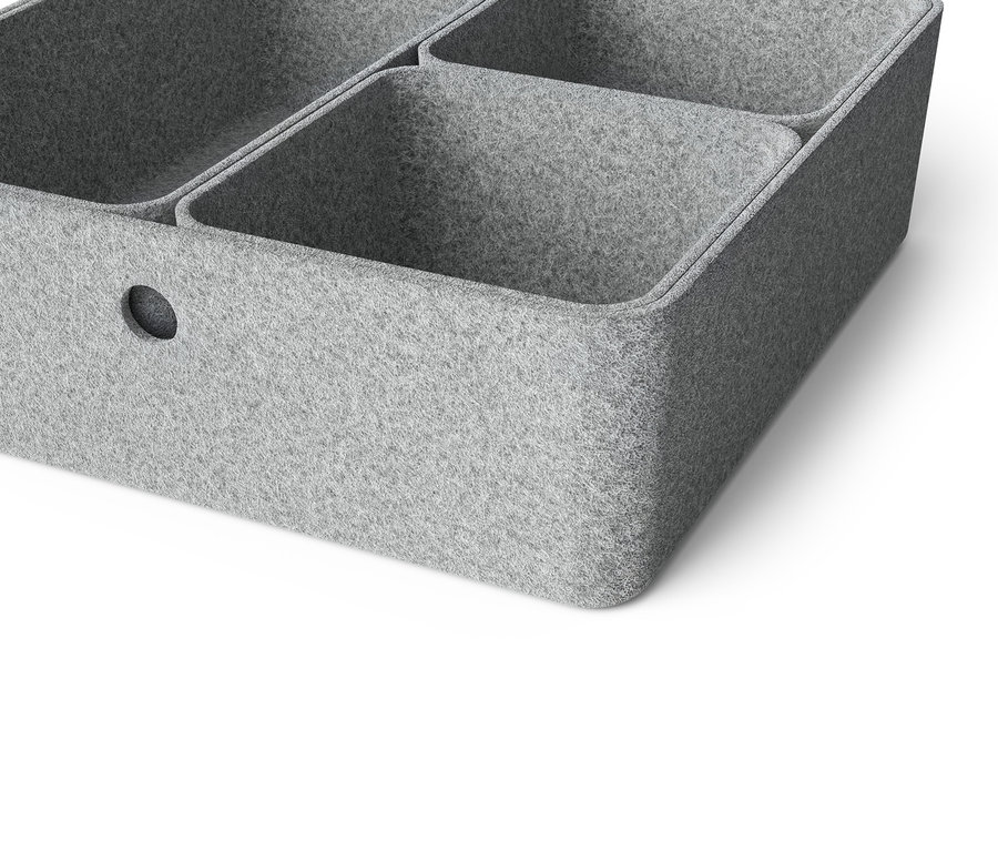 Detailaufnahme eines grauen Filz-Organizers mit vier Fächern.