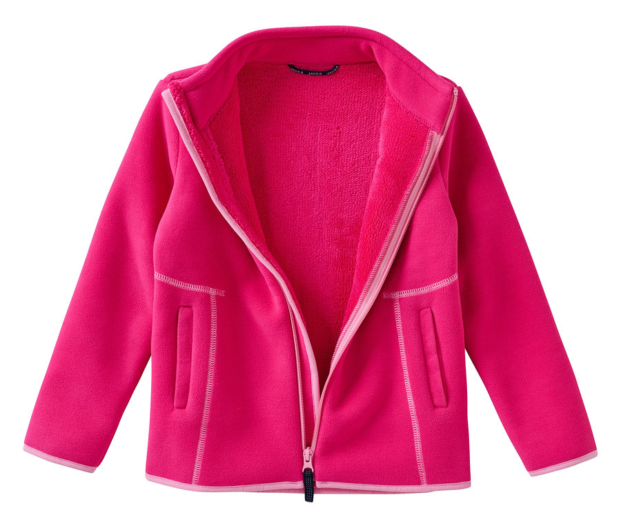 Die offene, fuchsiafarbene JAKO-O Kuschelfleecejacke mit Stehkragen liegt da.