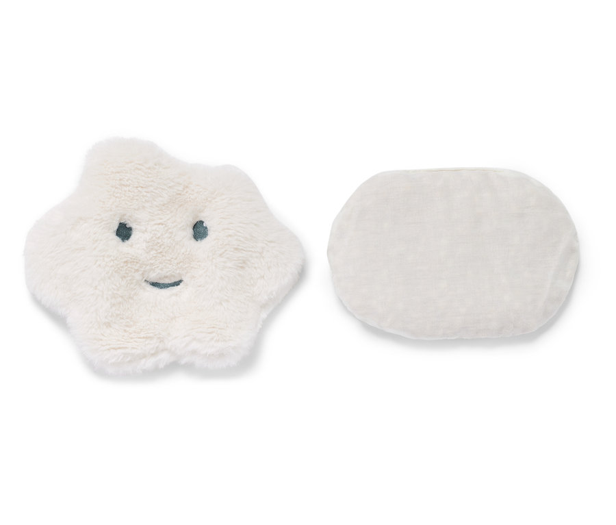 Ein Kirschkern-Wärmekissen in Wolkenform und ein ovales Kissen nebeneinander.