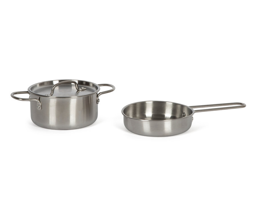 Ein Edelstahltopf mit Deckel neben einer Edelstahlpfanne.