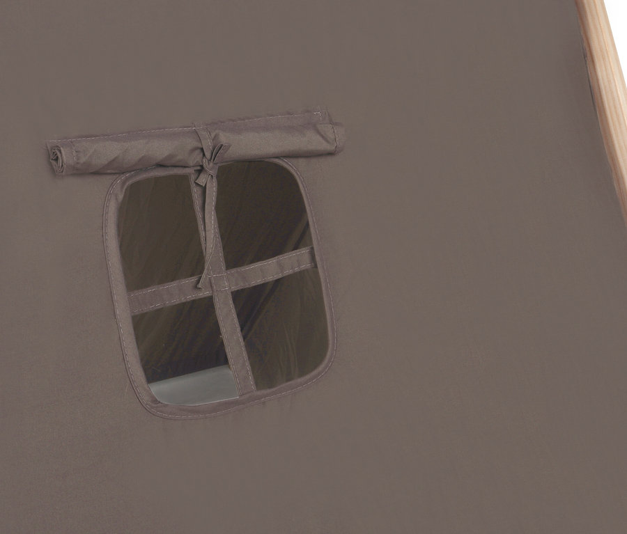 Detail eines Fensters des braunen small foot Spielzelts.