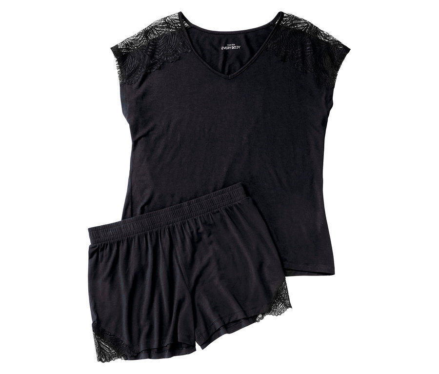 Ein schwarzer Shorty-Pyjama mit Spitze an Schultern und Beinen.