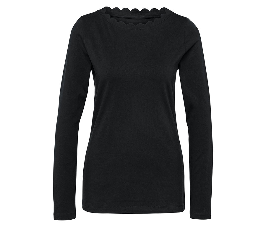 Schwarzes Langarmshirt mit gewelltem Kragen.