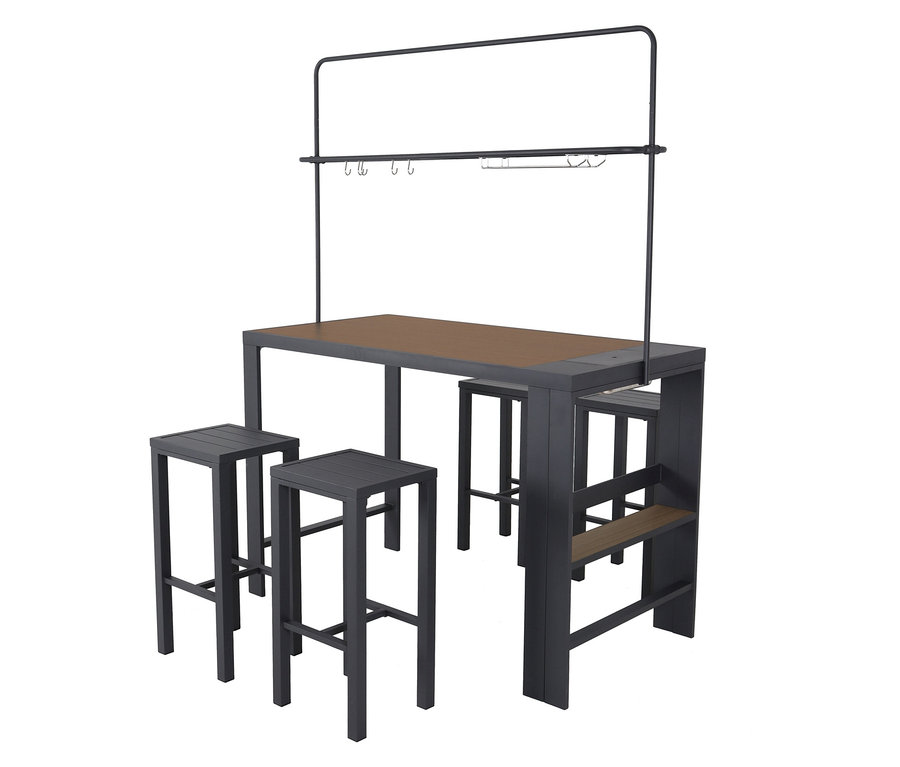 Leco Bartisch mit brauner Tischplatte und vier grauen Hockern.