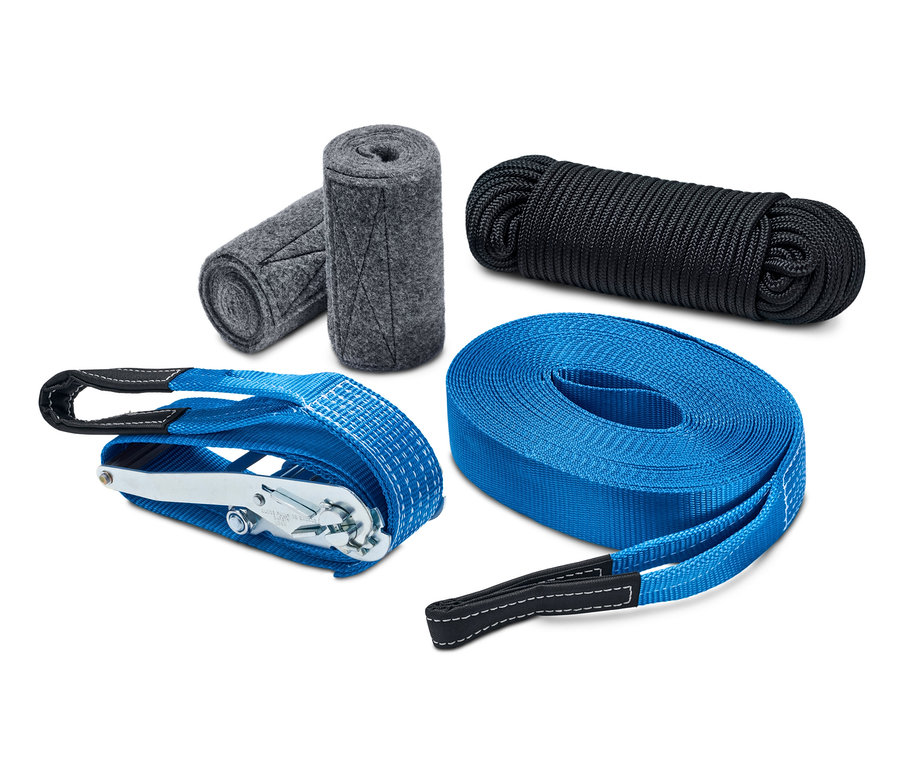 Eine blaue und schwarze Slackline-Balancierseil und zwei graue Rollen.
