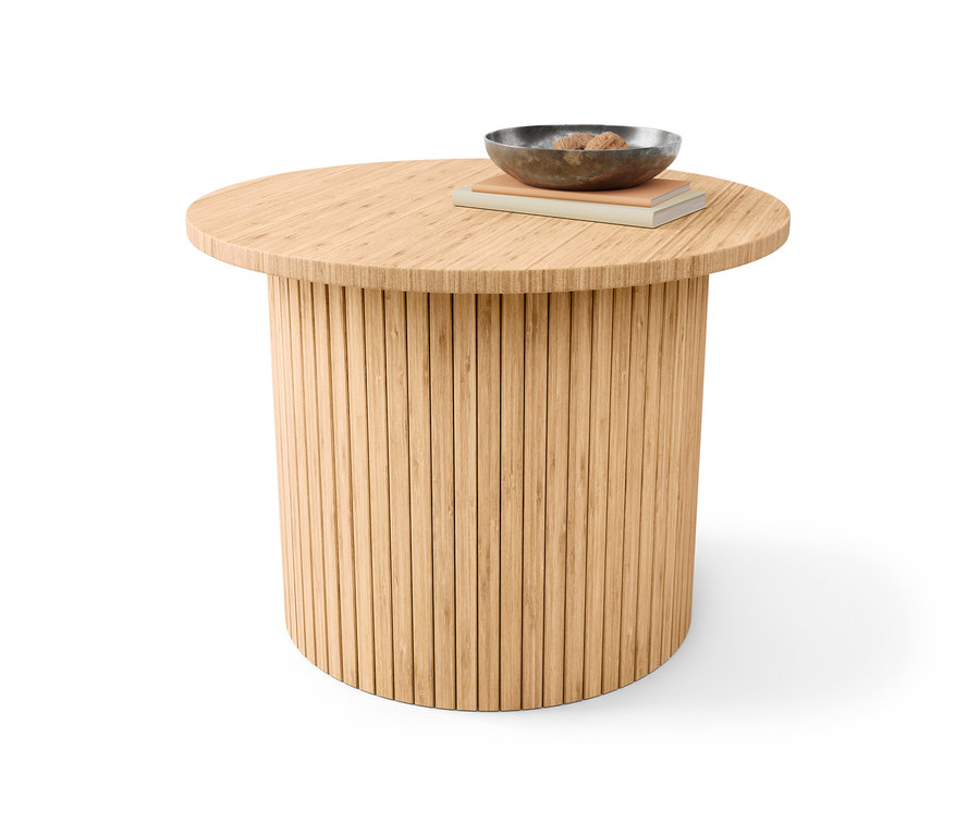 Ein runder Couchtisch mit 60 cm Durchmesser. Auf dem Tisch liegen ein Buch und eine Schale.