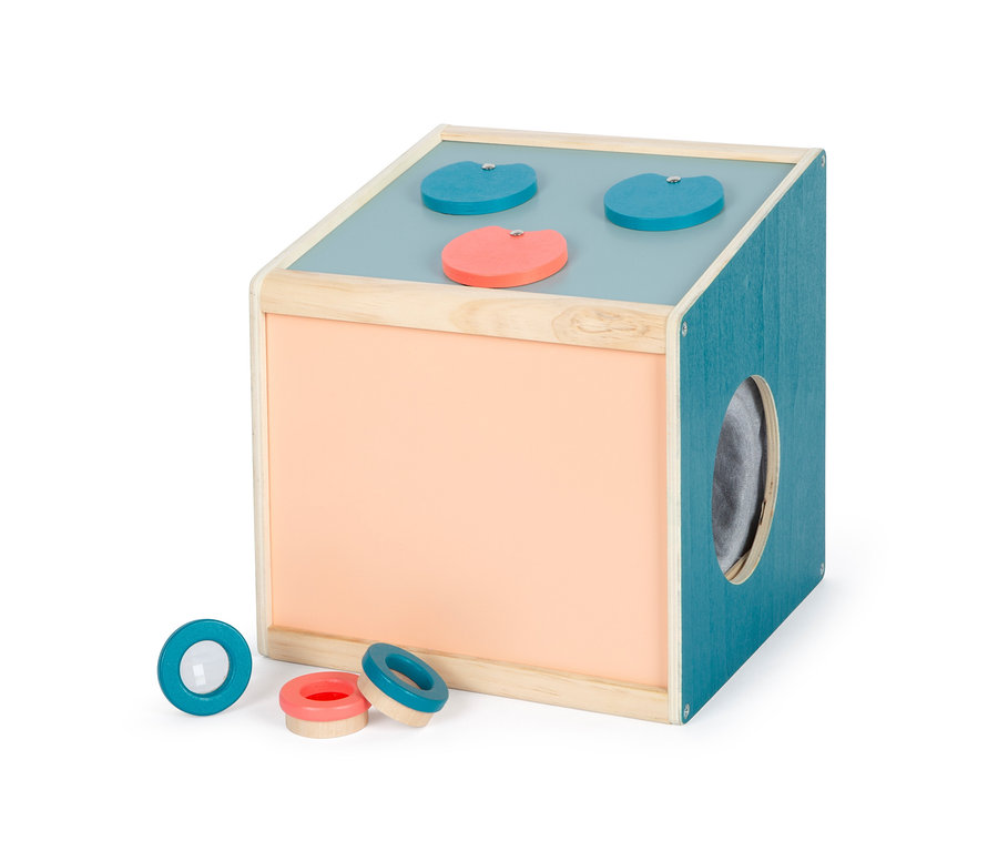 small foot Sinnes-und-Fühl-Box »Sensory« aus Holz mit Öffnungen und bunten Formen.