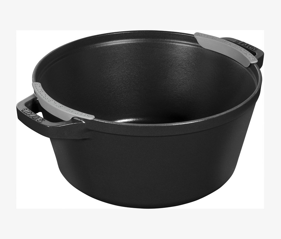 Detailaufnahme eines schwarzen Staub Gusseisen-Kochtopfs mit grauen Kantenschützern.