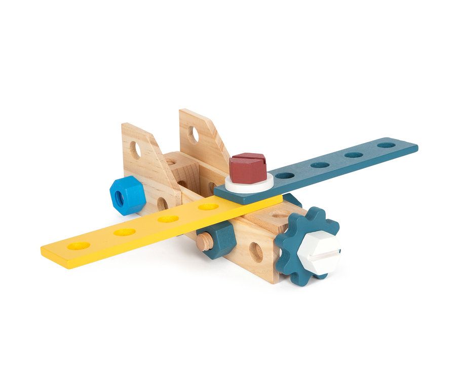 Detailaufnahme eines montierten Modells aus dem small foot Werkzeugkoffer »Workshop« auf weißem Hintergrund.