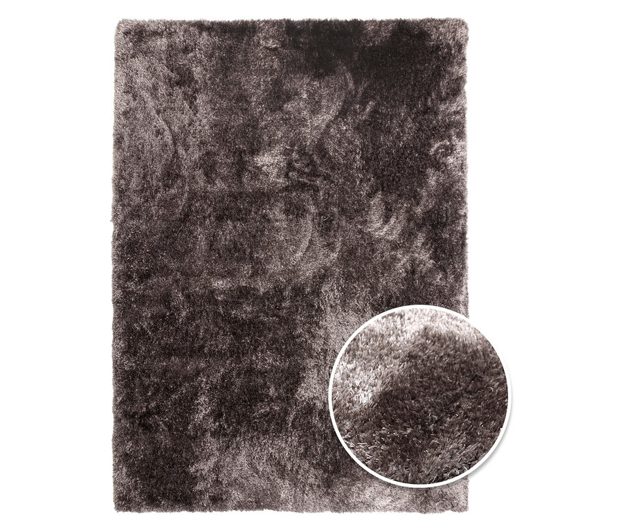 Nahaufnahme eines dunkelbraunen »Silky« Teppichs.