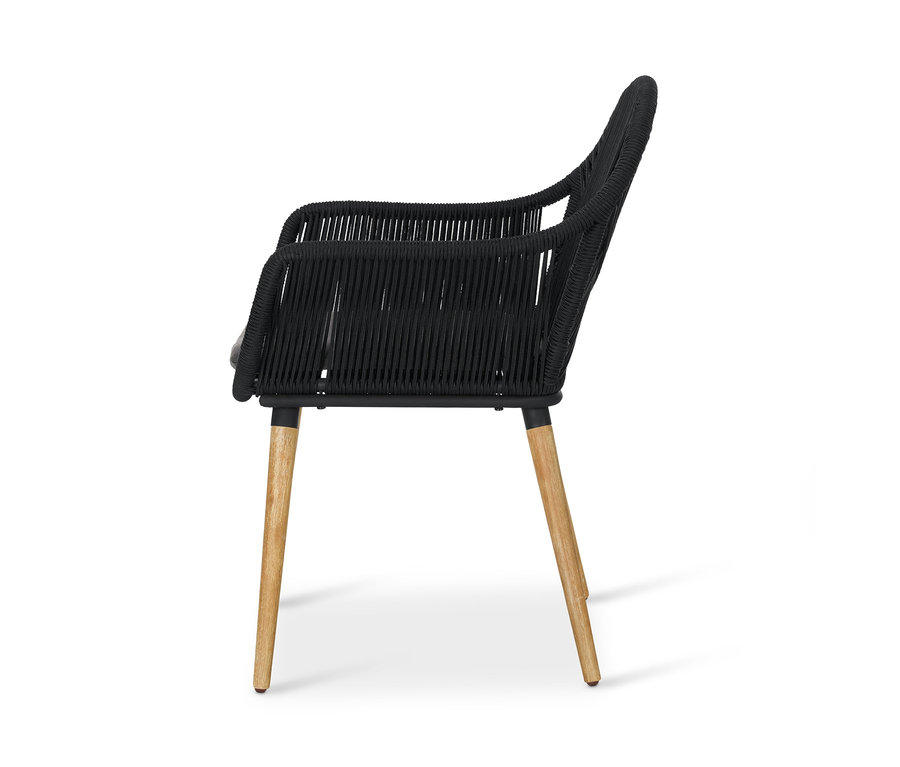 Seitenansicht eines Schalenstuhls mit Textilgeflecht und Holzbeinen.