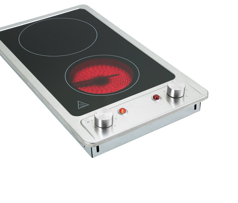 Zwei-Platten-Kochfeld, wobei eine Plattenheizung rot leuchtet.