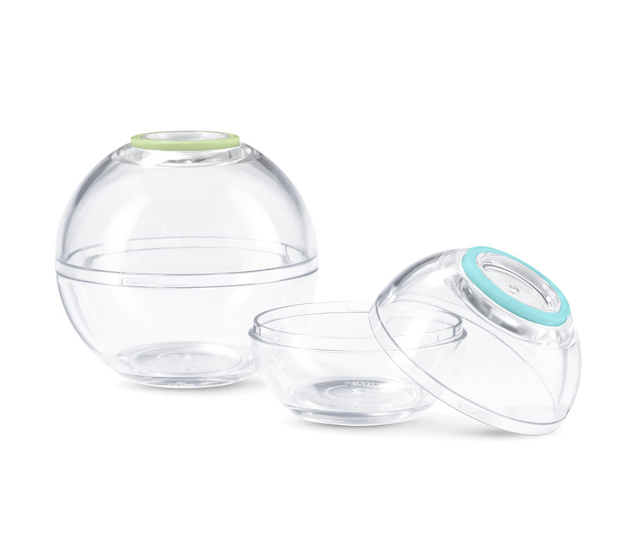 Zwei transparente Frischhaltekugeln.