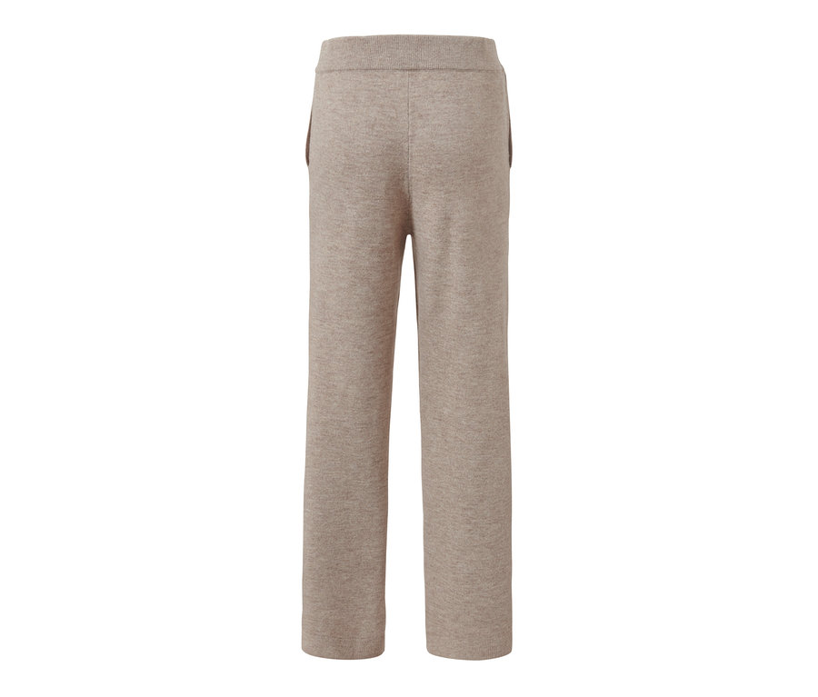 Beige Lounge-Hose aus Strick von hinten auf weißem Hintergrund.