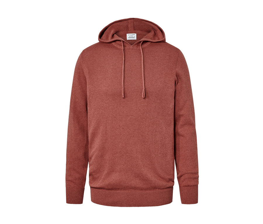 Ein Strick-Hoodie in Braun.
