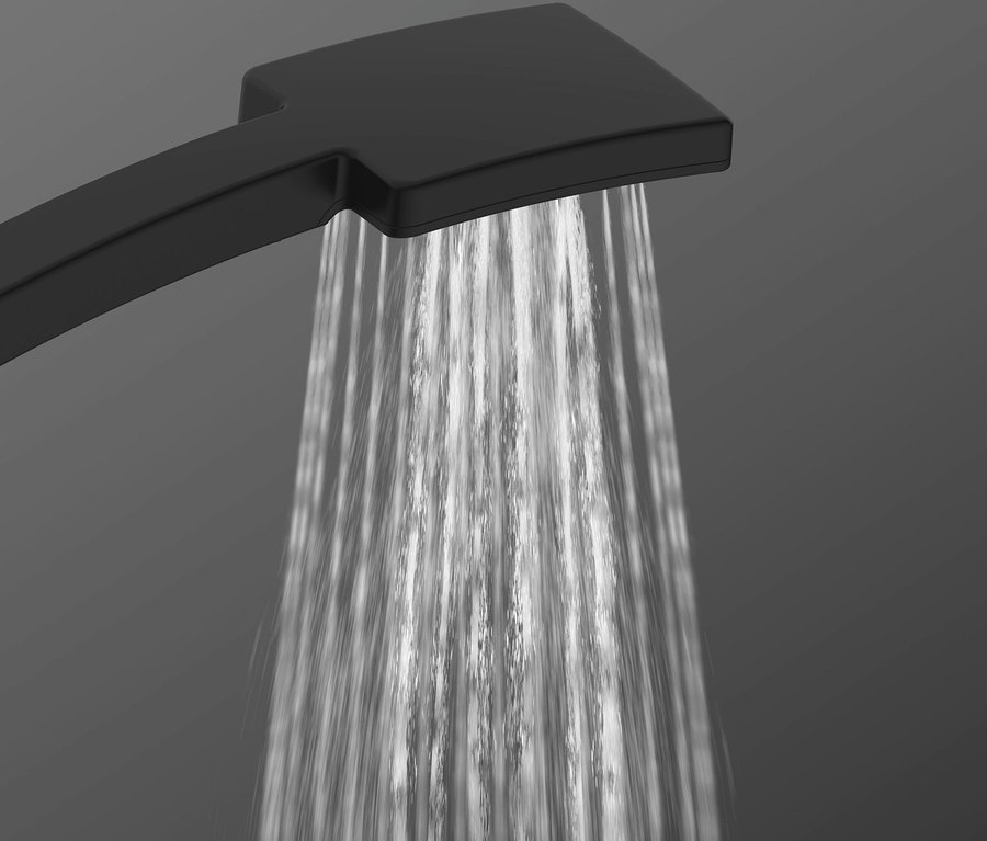 Wasser fließt aus einem schwarzen Überkopfbrause-Set »Mallorca«.
