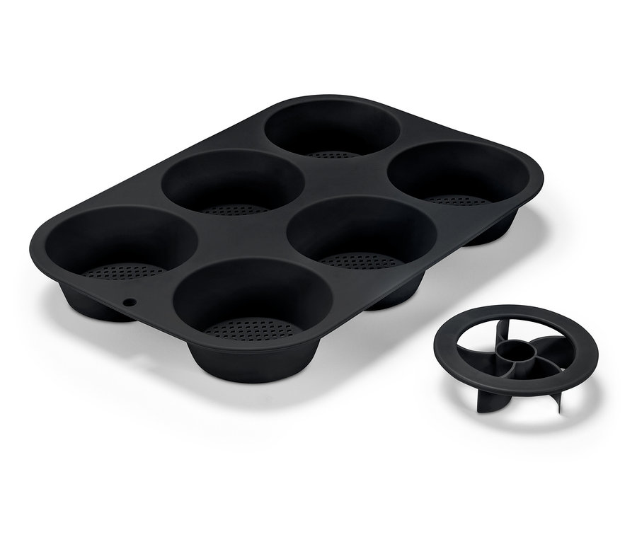 Schwarze Silikon-Backform mit sechs Mulden und herausnehmbarem Boden.